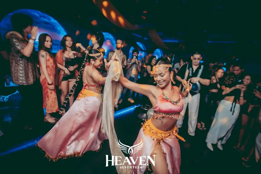 Atmosphere inside Heaven 17